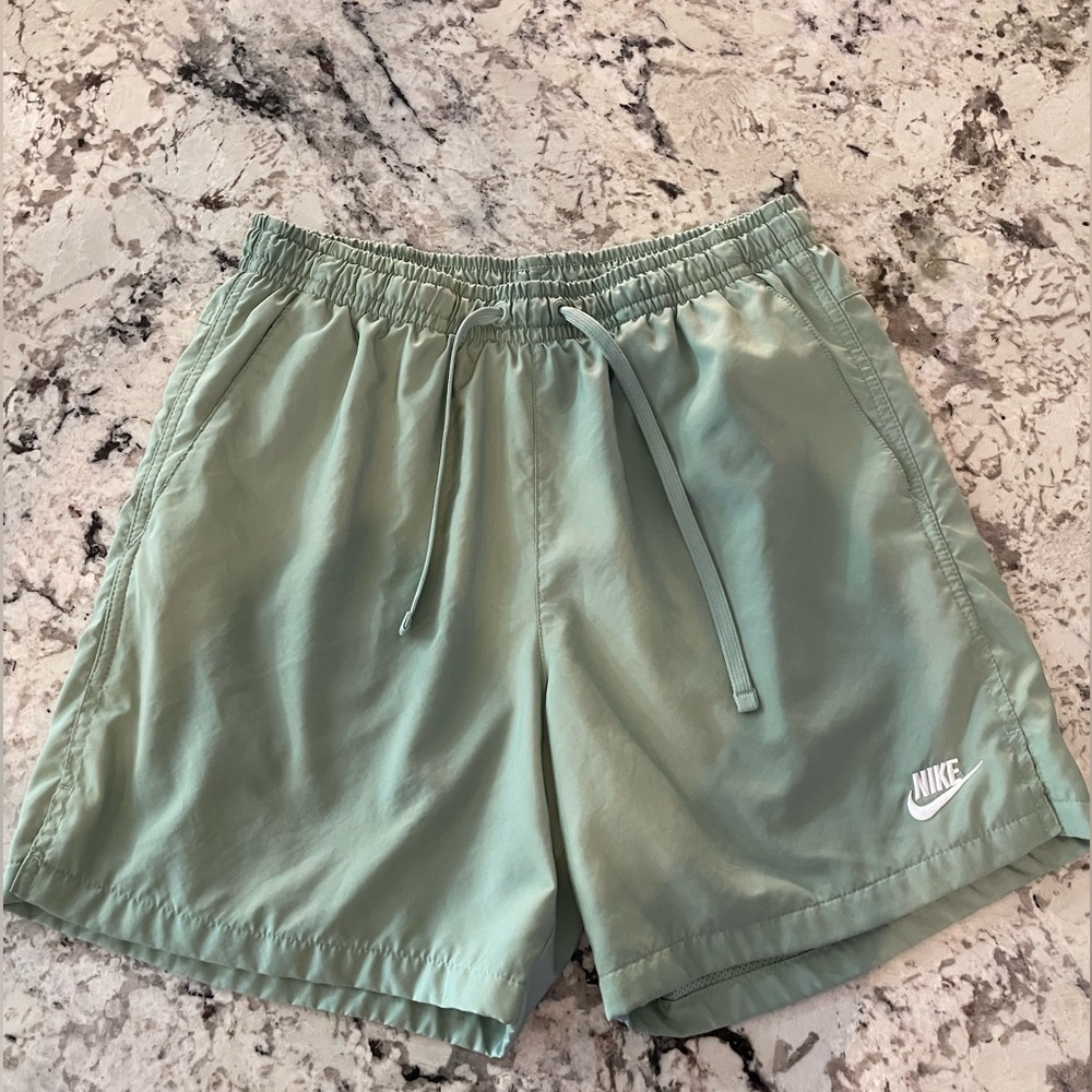 Nike Flow Men's Green Shorts